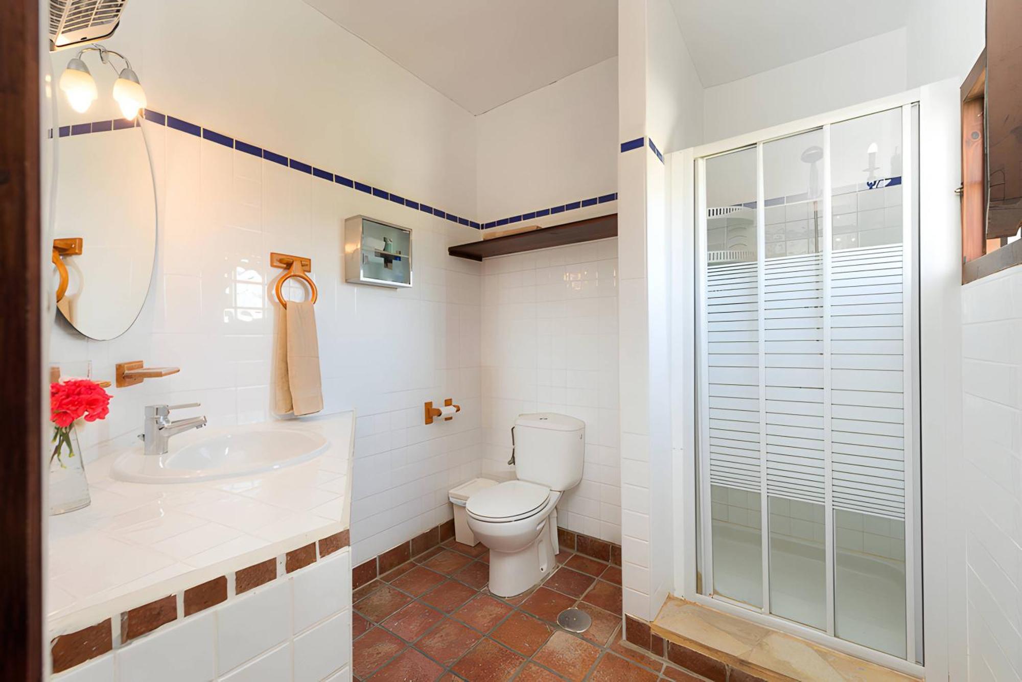 Castle Tower Apartment In Rural Holiday Park 'Bernard' Tolox Extérieur photo
